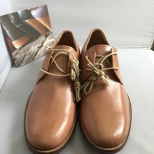 DRESS-UP SHOES FOR MEN.